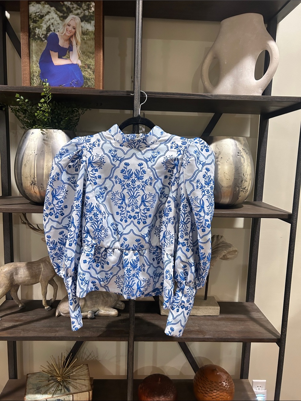 Emily McCarty medium Blue and White Floral Puff-Sleeve Women's Top
